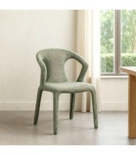 Silla tapizada en chenilla verde claro con diseño curvo y cómodo. Mdmhogar