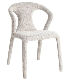 Silla tapizada chenilla blanco roto con estructura metálica.