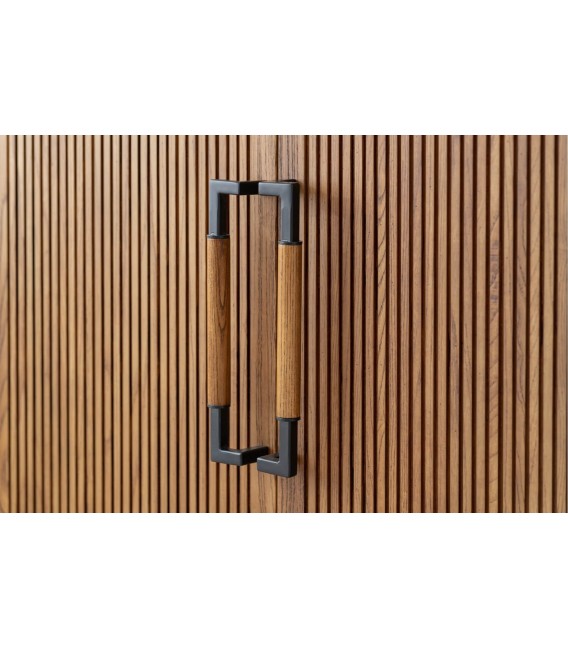 Aparador japandi de fresno miel con tiradores negros satinados. 4