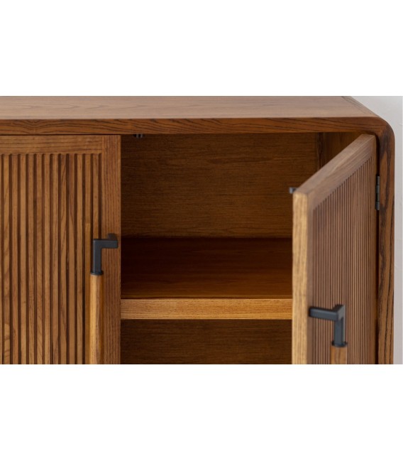 Aparador japandi de fresno miel con tiradores negros satinados. 6