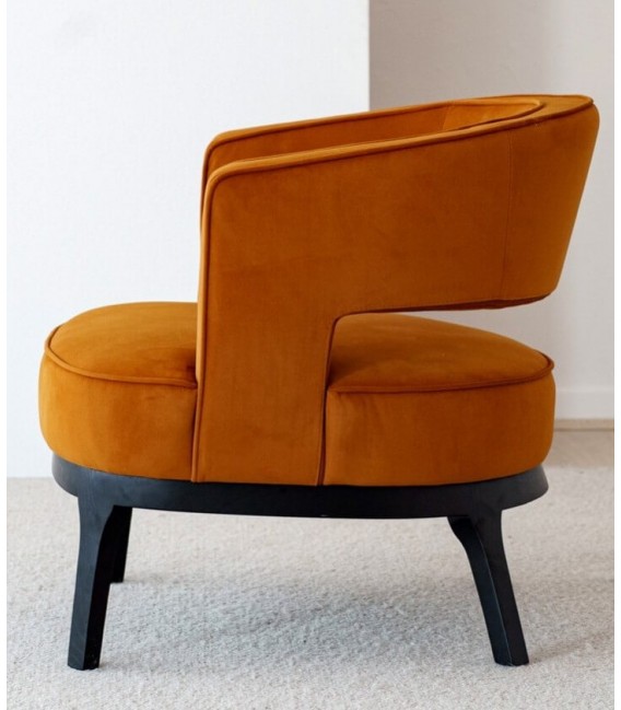 Butaca art decó en terciopelo mostaza con patas negras de fresno. 1