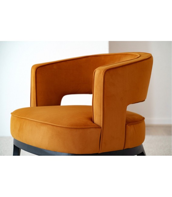 Butaca art decó en terciopelo mostaza con patas negras de fresno. 5