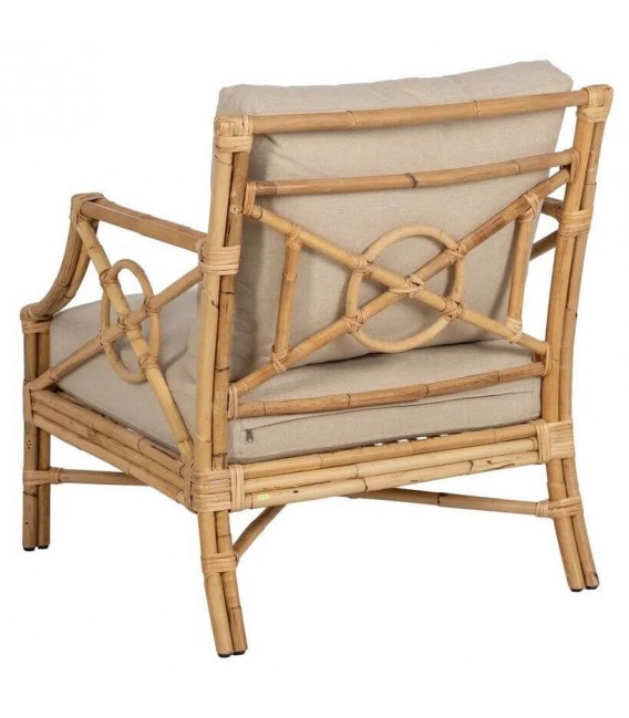 Butaca ratán natural con cojines beige estilo boho artesanal. 3