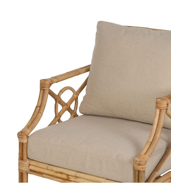 Butaca ratán natural con cojines beige estilo boho artesanal. 4