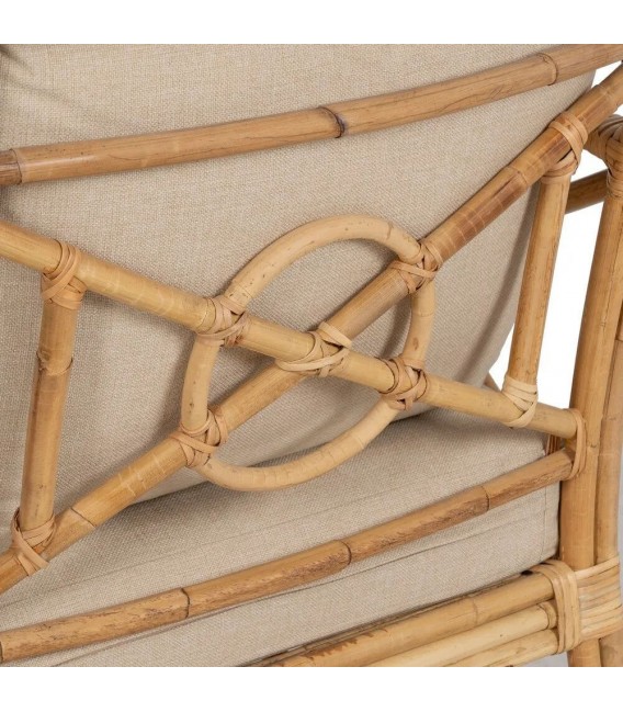 Butaca ratán natural con cojines beige estilo boho artesanal. 6