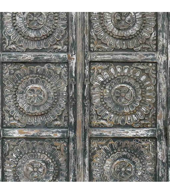 Armario alacena madera gris tallada étnico con estantes interiores. 3