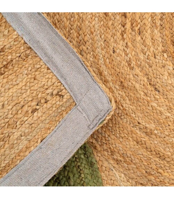 Alfombra boho rectangular de yute verde y natural con estilo único. 3