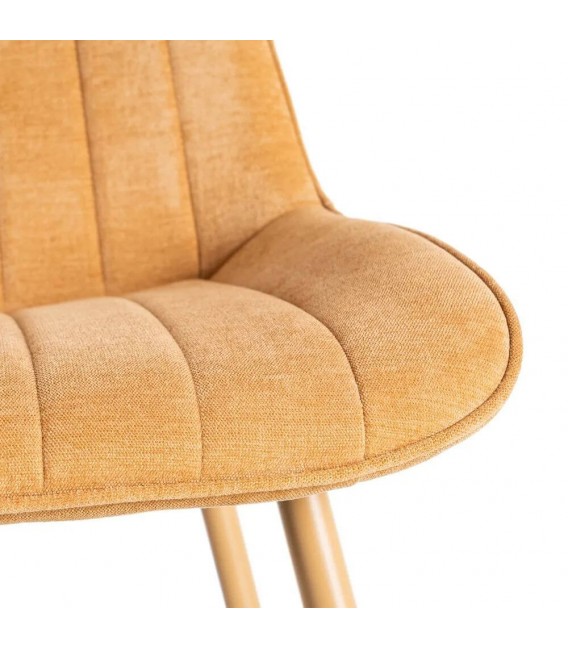 Silla tapizada contemporánea en tejido camel con patas de hierro. 5