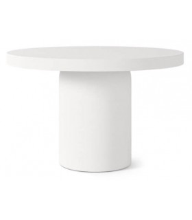 Mesa redonda blanca de microcemento, estilo ibicenco natural.