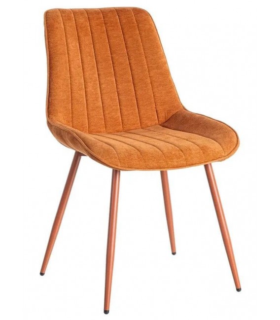 Silla tapizada verde contemporánea con patas metálicas finas.