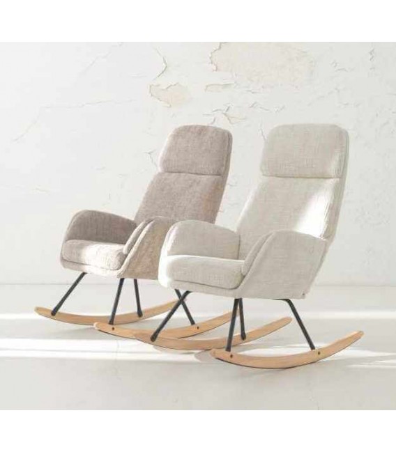 Sillón mecedora nórdico en chenilla blanca y madera natural. 5
