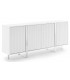 Aparador moderno blanco con estructura metálica cromada elegante.