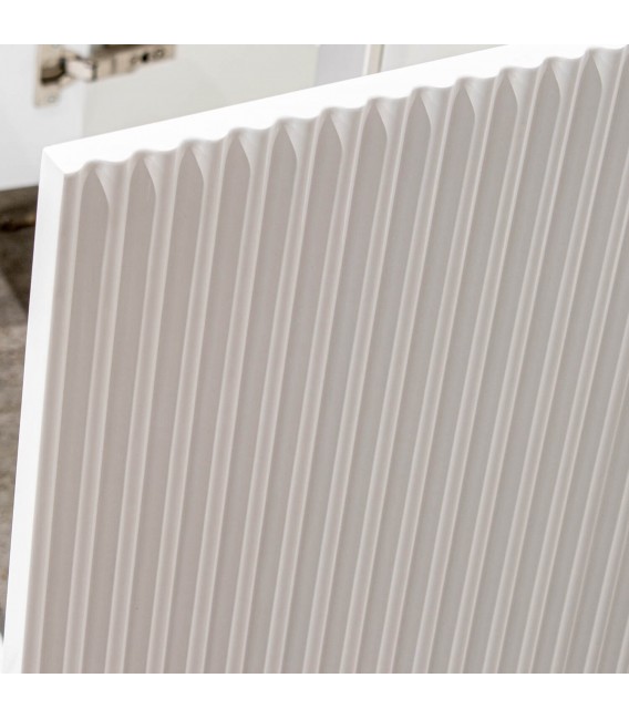 Aparador moderno blanco con estructura metálica cromada elegante. 4