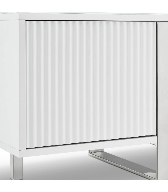 Aparador moderno blanco con estructura metálica cromada elegante. 3