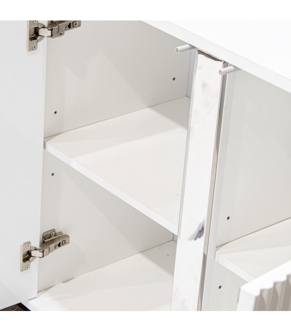 Aparador moderno blanco con estructura metálica cromada elegante. 5