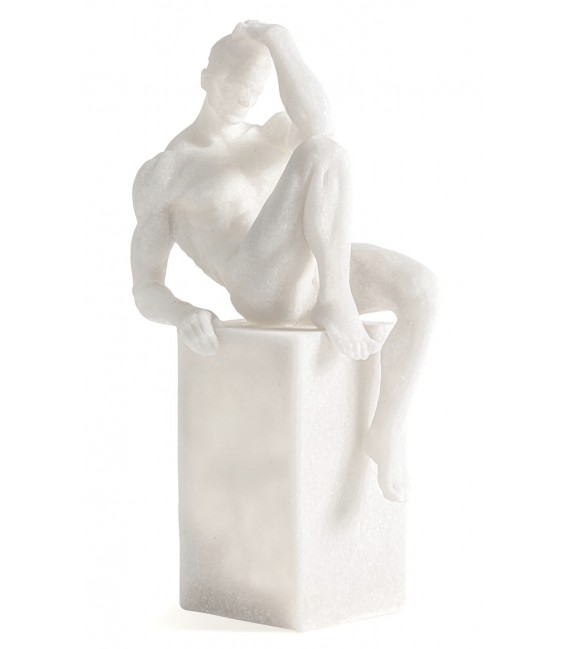 Figura decorativa clásica en resina blanca imitación mármol.
