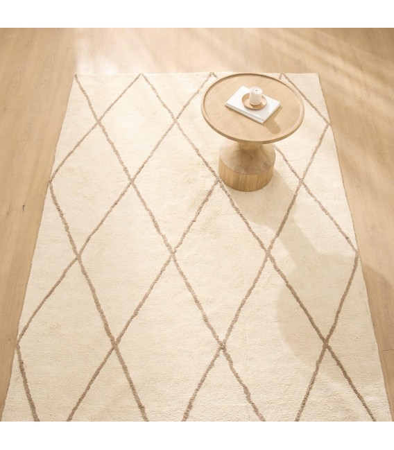 Alfombra de algodón blanca con rombos marrones estilo boho. Mdmhogar