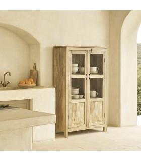 Vitrina rústica de madera natural con tiradores en dorado. Mdmhogar