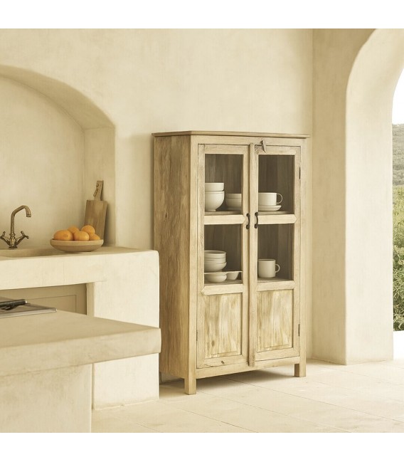 Vitrina rústica de madera natural con tiradores en dorado. Mdmhogar