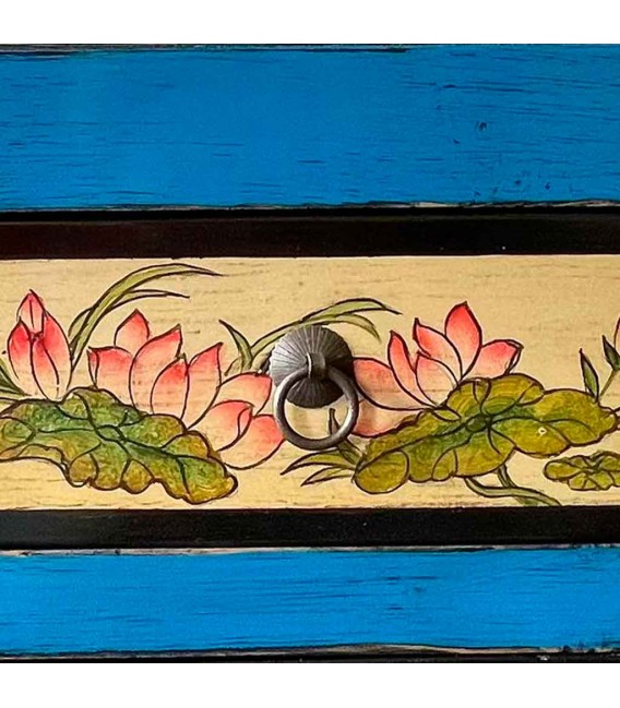 Taquillón oriental azul pintado a mano con motivos florales únicos. 3
