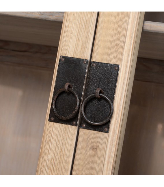 Vitrina oriental blanca rozada de madera maciza con tiradores óxido. 3