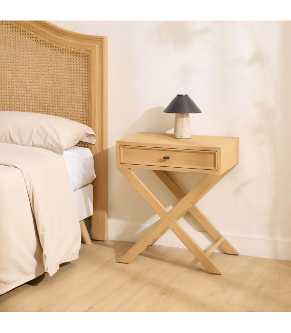 Mesita de noche clásica madera sungkai natural con tirador óxido