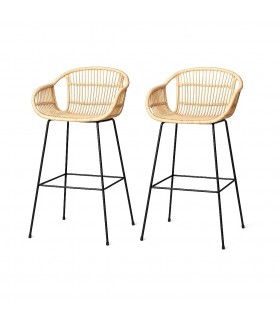 Set 2 taburetes de barra en ratán trenzado y metal negro, estilo boho.