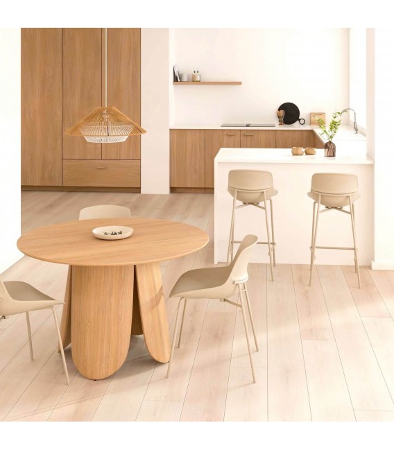 Set 4 taburetes beige nórdicos con base metálica resistente. 2