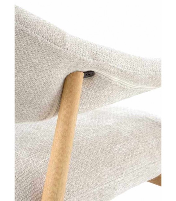 Butaca nórdica roble y chenilla para crear espacios acogedores 4