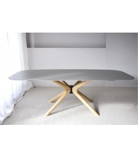 Mesa comedor XL semi ovalada porcelánico gris y base fresno natural
