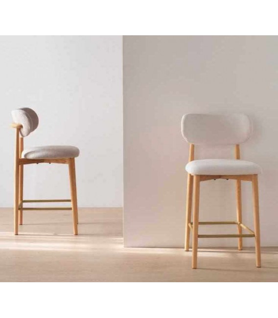 Set 2 taburetes nórdicos de madera natural con chenilla blanca6