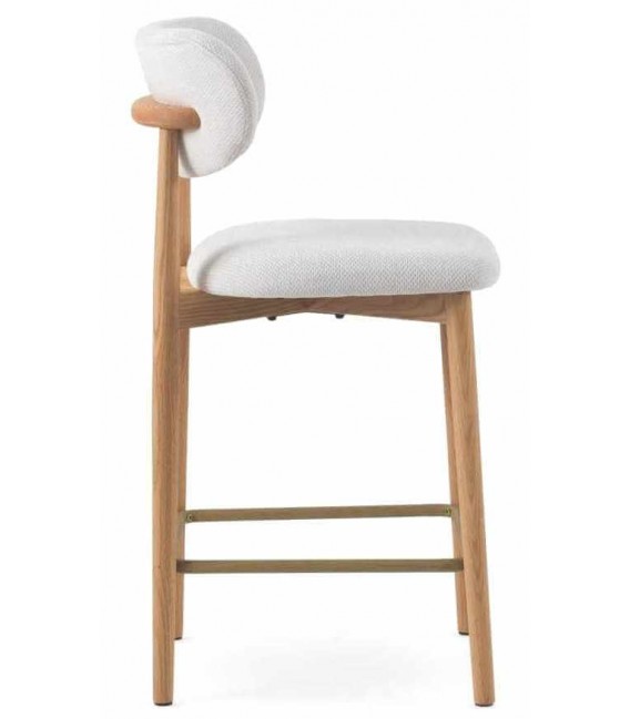 Set 2 taburetes nórdicos de madera natural con chenilla blanca3