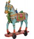 Figura decorativa colonial de caballo tallado pintado a mano ruedas.