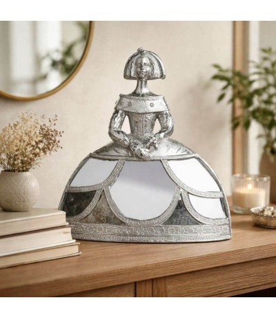 Figura decorativa menina clásica chic en resina plata con espejo Mdmhogar