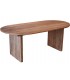 Mesa de comedor con forma ovalada de madera maciza estilo boho