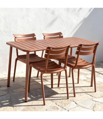 Set mesa 4 sillas apilables exterior polipropileno y metal  terracota