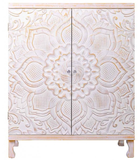 Taquillón estilo étnico tallado en madera pintada en blanca decapé