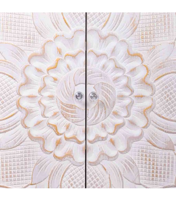 Taquillón estilo étnico tallado en madera pintada en blanca decapé 2