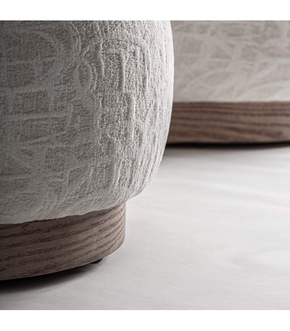 Puf XXL forma riñon jacquard blanco roto con base madera natural 3