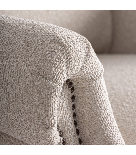Sillón orejero grande tapizado en chenilla blanco roto clásico 4