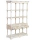 Estantería de madera maciza decapada en beige de estilo romántico. 2