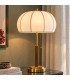 Lámpara sobremesa metal dorado madera cerezo y pantalla blanca Mdmhogar