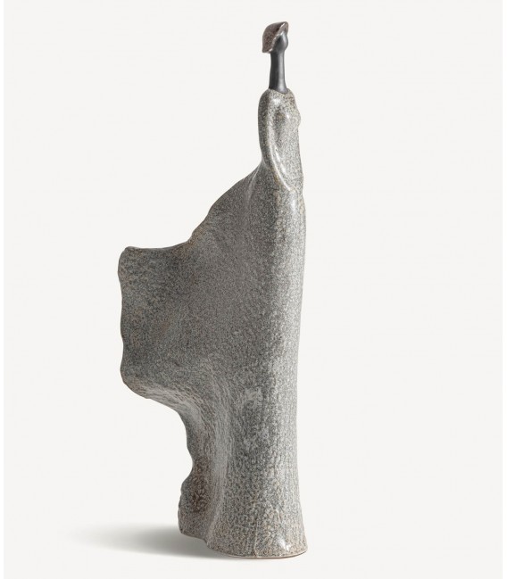 Figura decorativa alta cerámica gris jaspeada estilo art decó