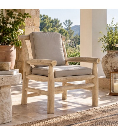 Sillón acogedor de teca maciza natural y textil gris estilo alpino Mdmhogar