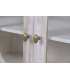 Vitrina colonial de madera blanco rozado con detalles dorados 5