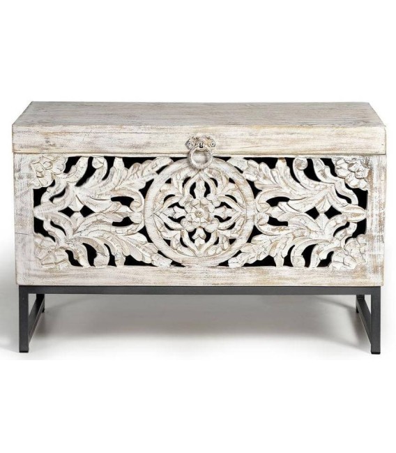 Baúl pequeño artesanal de madera tallada blanqueada y metal gris. 1