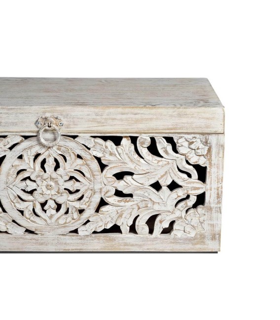 Baúl pequeño artesanal de madera tallada blanqueada y metal gris. 4