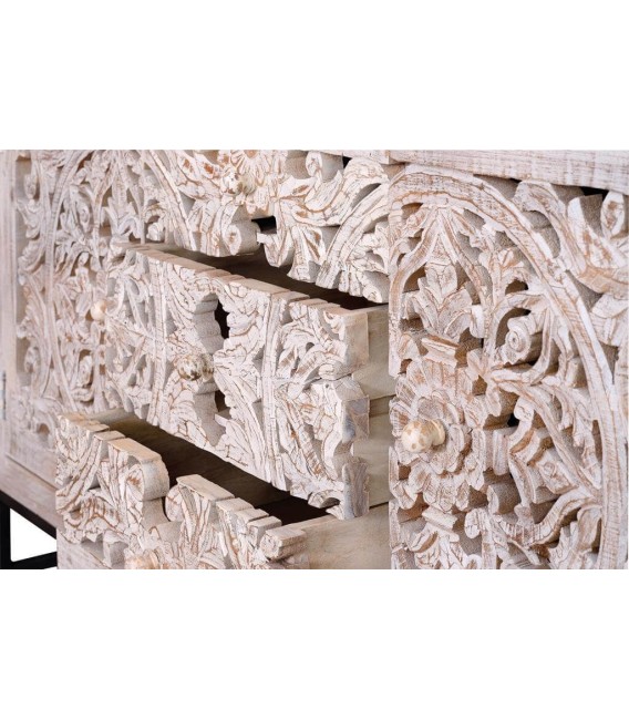 Aparador étnico blanqueado con madera tallada y 3 cajones. 3