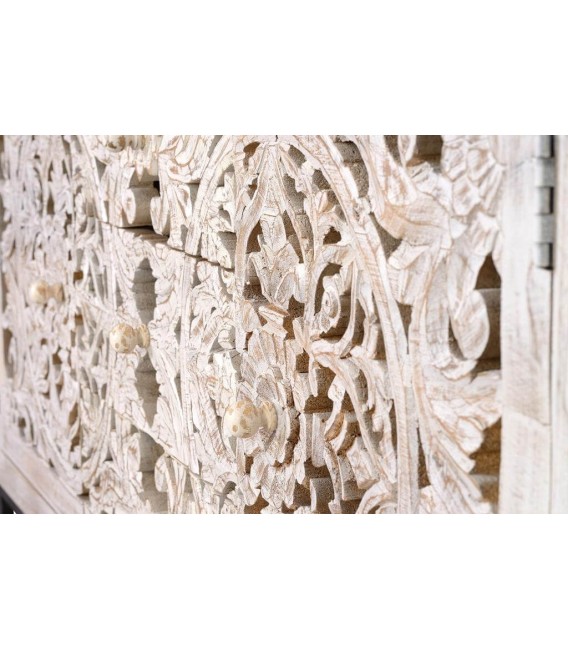 Aparador étnico blanqueado con madera tallada y 3 cajones. 4