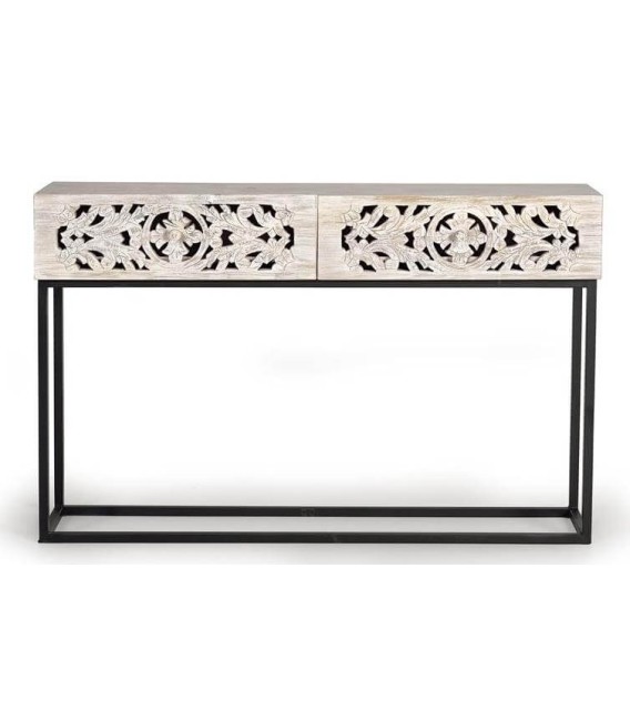 Consola de entrada étnica con madera tallada blanqueada y metal gris.